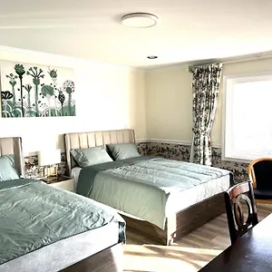 Master Bedroom With Two Queen Sized Bed Richmond